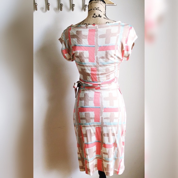 🦋Cross Print Sheath Dress🦋 - Picture 4 of 4